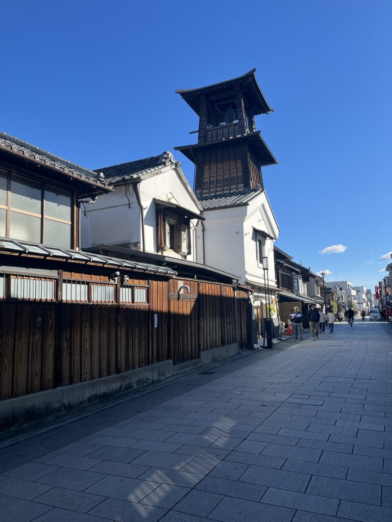 Det gamle klokkeyårn i Kawagoe i Japan